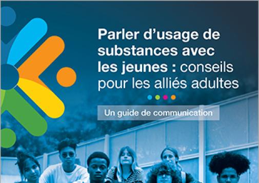 Page couverture d’un document intitulé Parler d’usage de substances avec les jeunes : conseils pour les alliés adultes. On trouve à l’arrière-plan un groupe diversifié de jeunes assis ensemble. Dans le coin supérieur gauche, il y a la moitié de droite du logo du CCDUS. Le logo du CCDUS apparaît de nouveau dans le coin inférieur gauche, avec le slogan « Données. Engagement. Résultats. ».