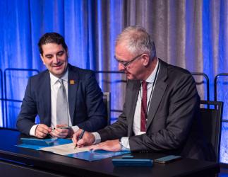 Alexis Goosdeel, Executive Director of the European Union Drugs Agency (EUDA), and Dr. Alexander Caudarella, Chief Executive Officer of the Canadian Centre on Substance Use and Addiction (CCSA), sign Working Arrangement at the ‘Issues of Substance’ conference