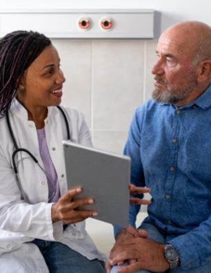 Médecin voyant un patient